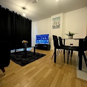 https://two-bedrooms-flat-in-stratford.brighton-hotels-england.com